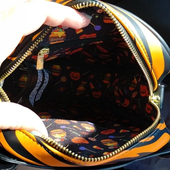 Loungefly Disney Tigger Vampire Crossbody NWT - Picture 8 of 12